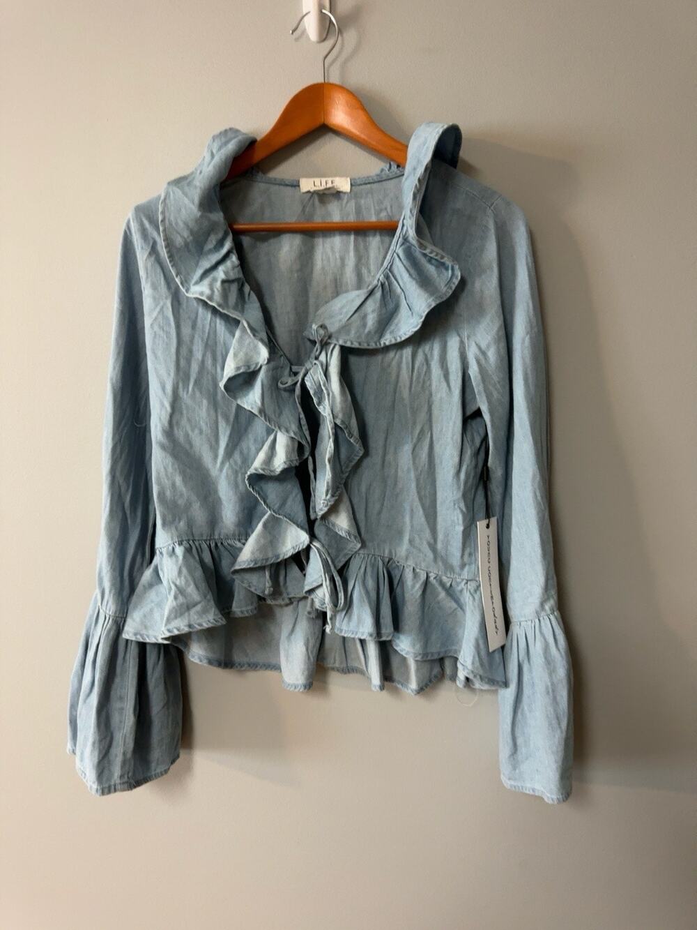 NWT L.I.F.E. Chambray Ruffle Tie Front Peplum Blouse Bell Sleeve Medium Boho